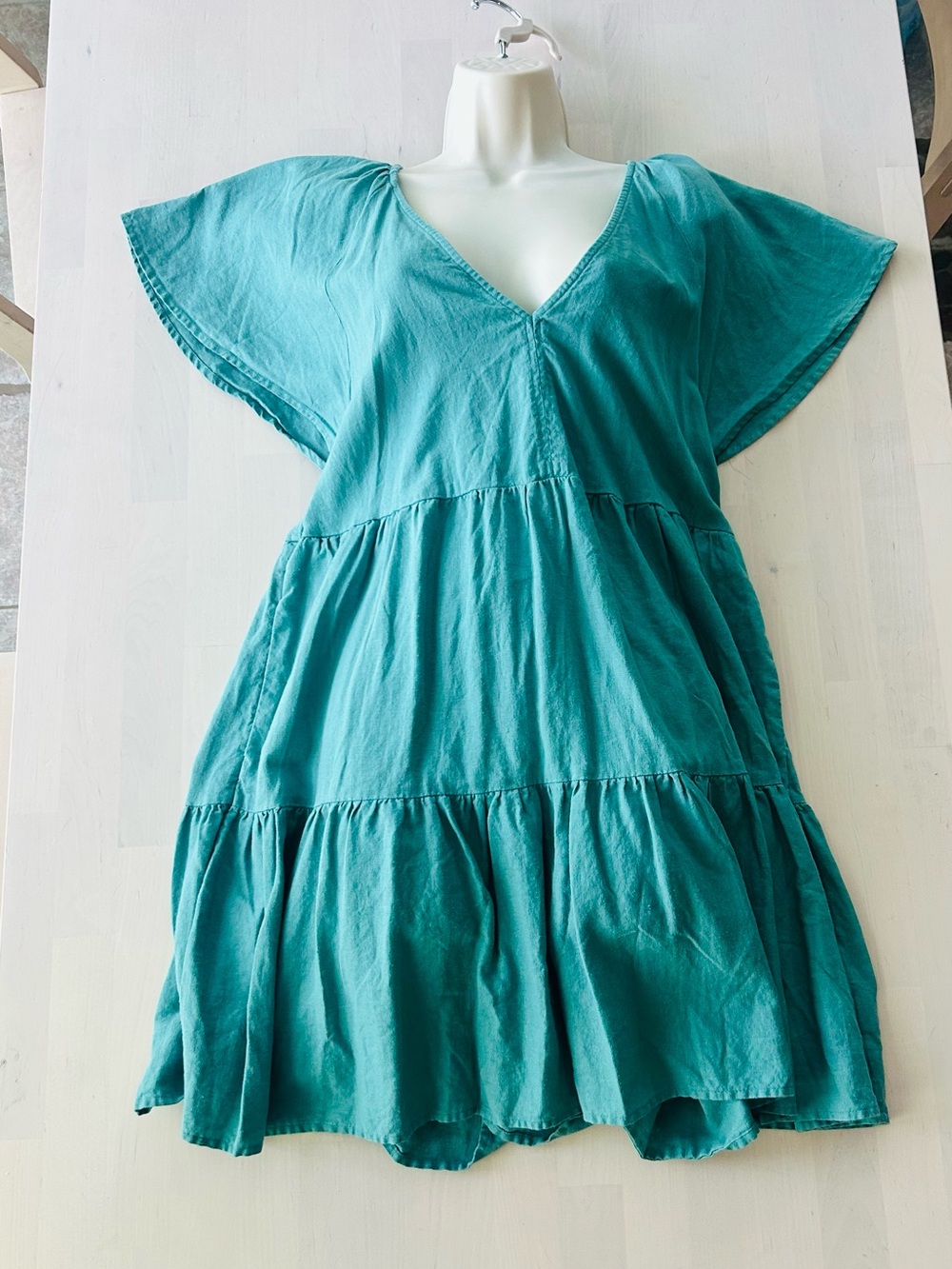 Universal Thread Green V-Neck Lightweight Top
